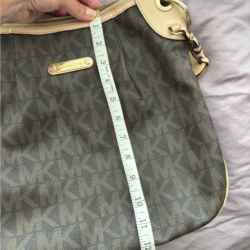 Michael Kors Tan and Brown Shoulder Bag with Signature Style - Picture 7 of 7
